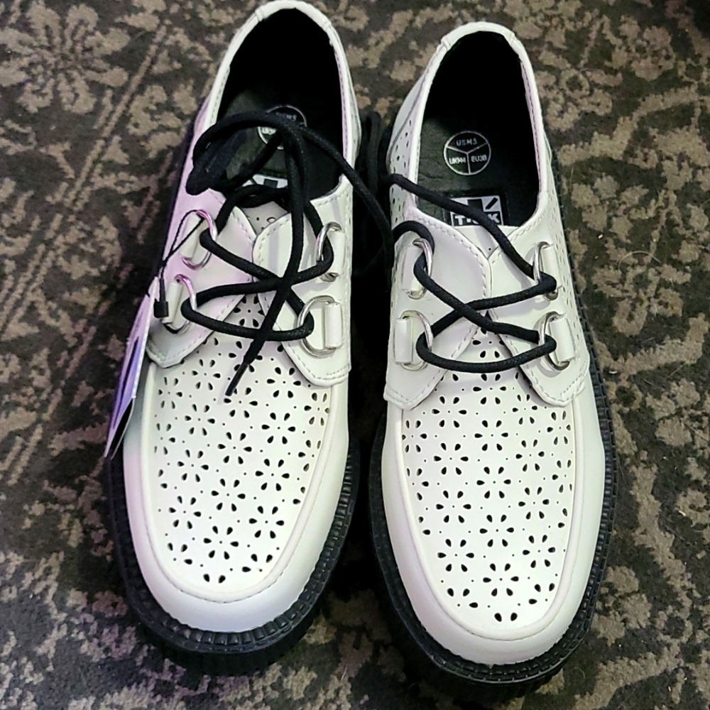 White TUK creepers